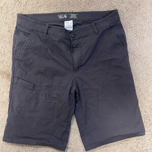 Men's grey mountain hardwear Shorts